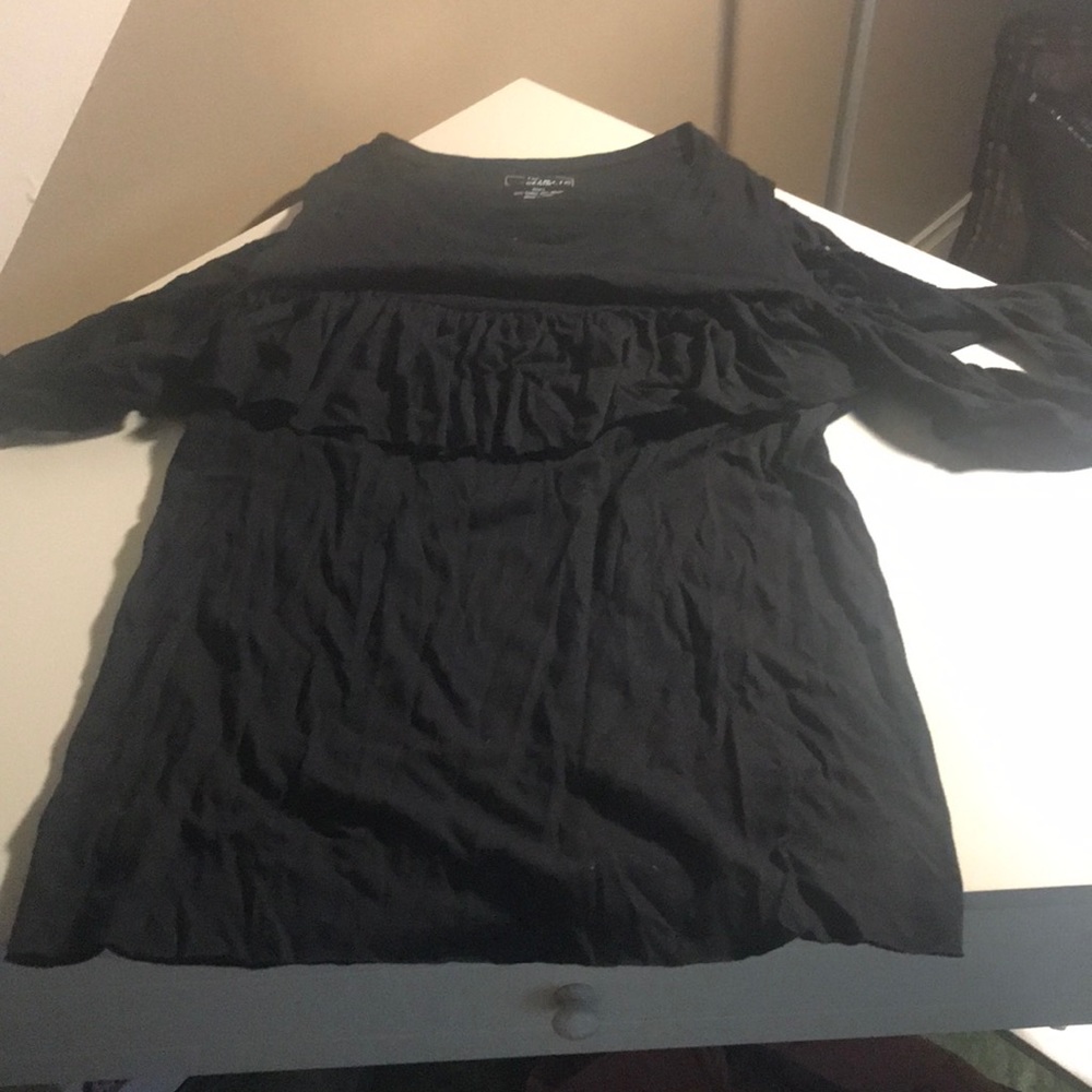 Black cold shoulder tee. The Republic. Size L🖤